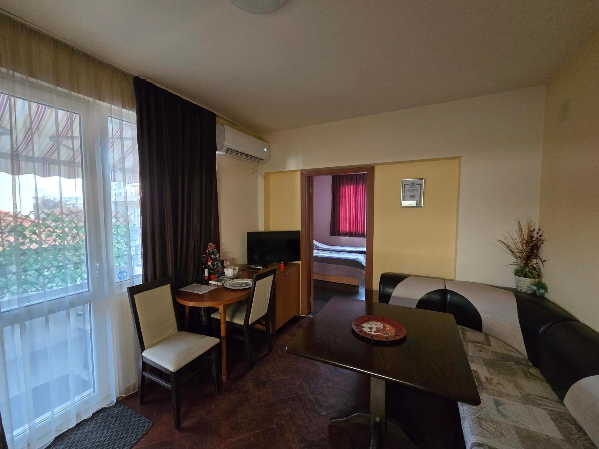Comfort Apartment Vt 大特尔诺沃 外观 照片